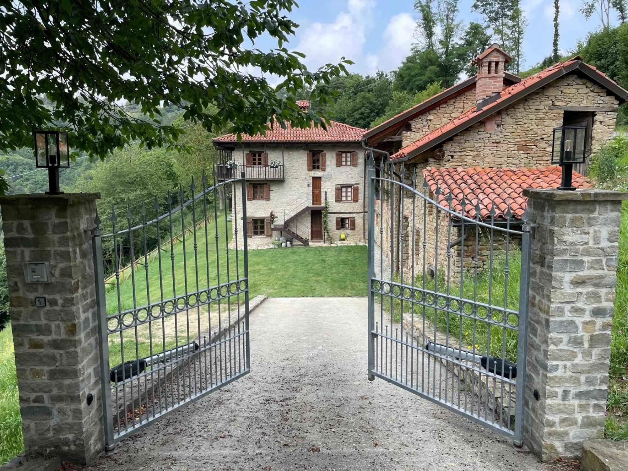 Cascina Manzoni Appartamenti Bossolasco Exteriör bild